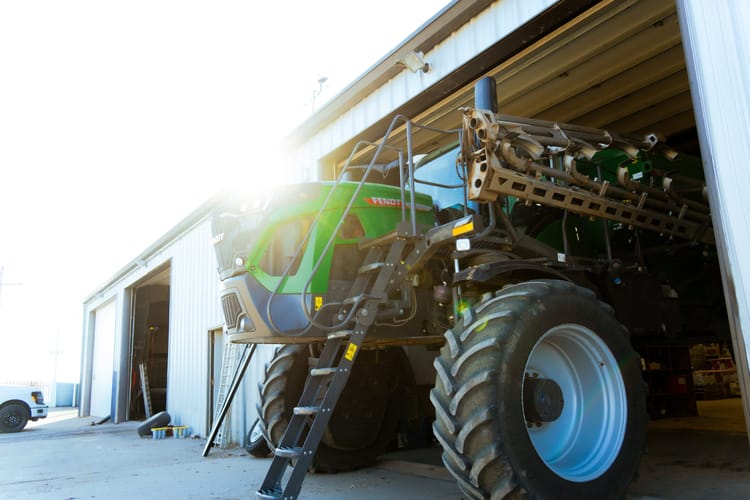 Golden Valley Inc: Dry Application with the Fendt 937 Rogator