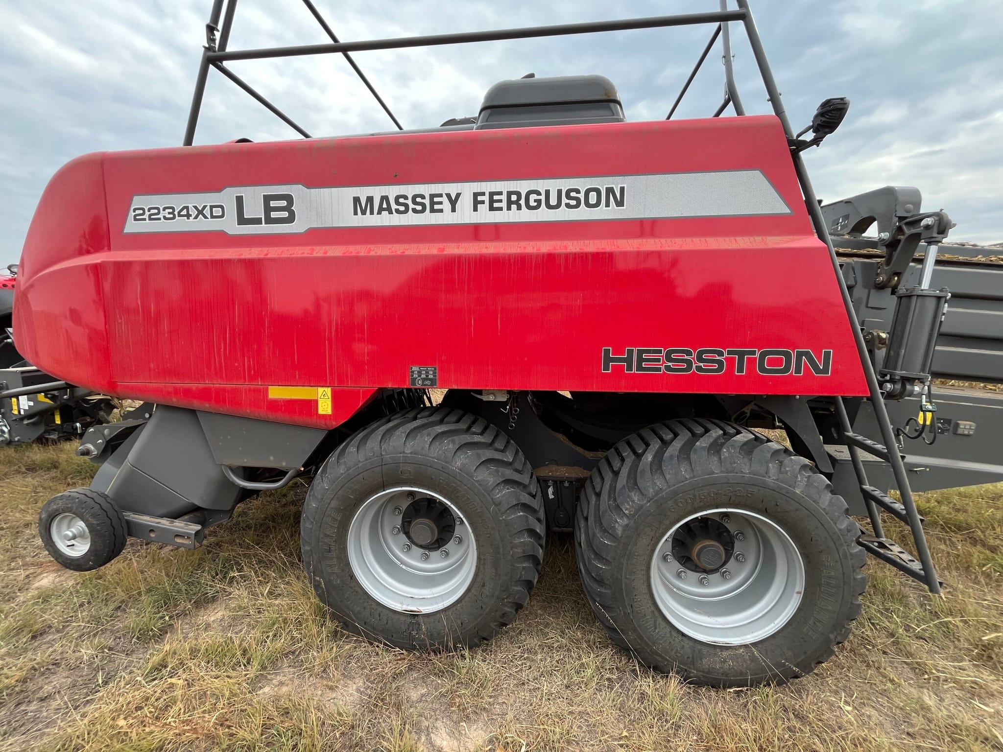 2024 MASSEY FERGUSON 2234X SQUARE BALER