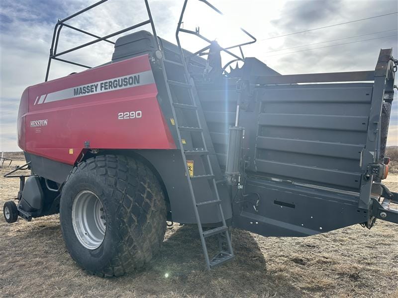 2015 MASSEY FERGUSON 2290 SQUARE BALER