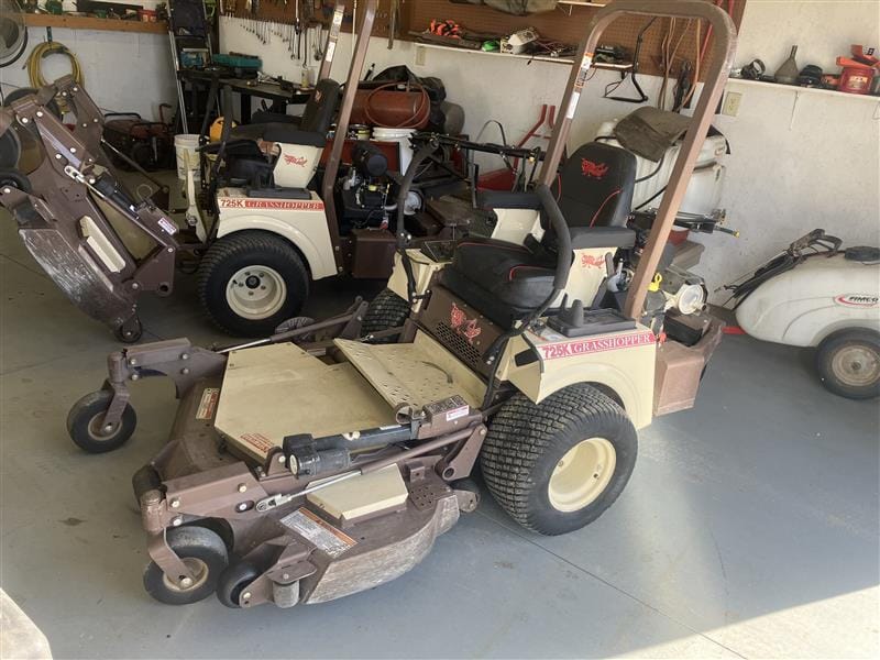 2022 GRASSHOPPER 725KT LAWNMOWER