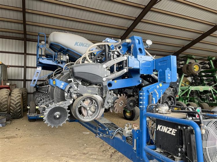 2025 KINZE 5670 PLANTER