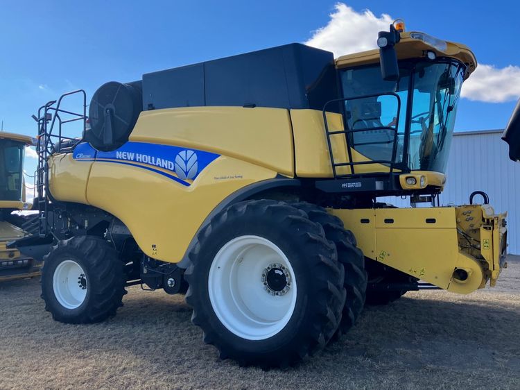 2014 NEW HOLLAND CR8090 COMBINE