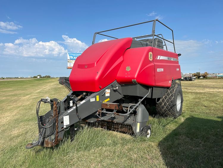2014 MASSEY FERGUSON 2290 SQUARE BALER