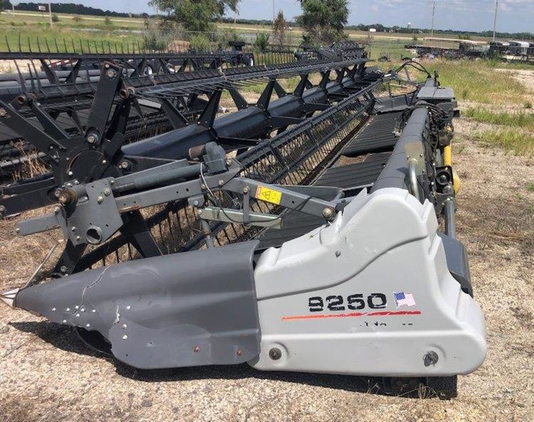 2011 GLEANER 9250 HEADER