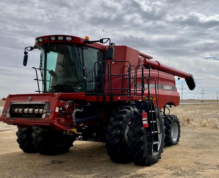 2011 CASE IH 7120 COMBINE