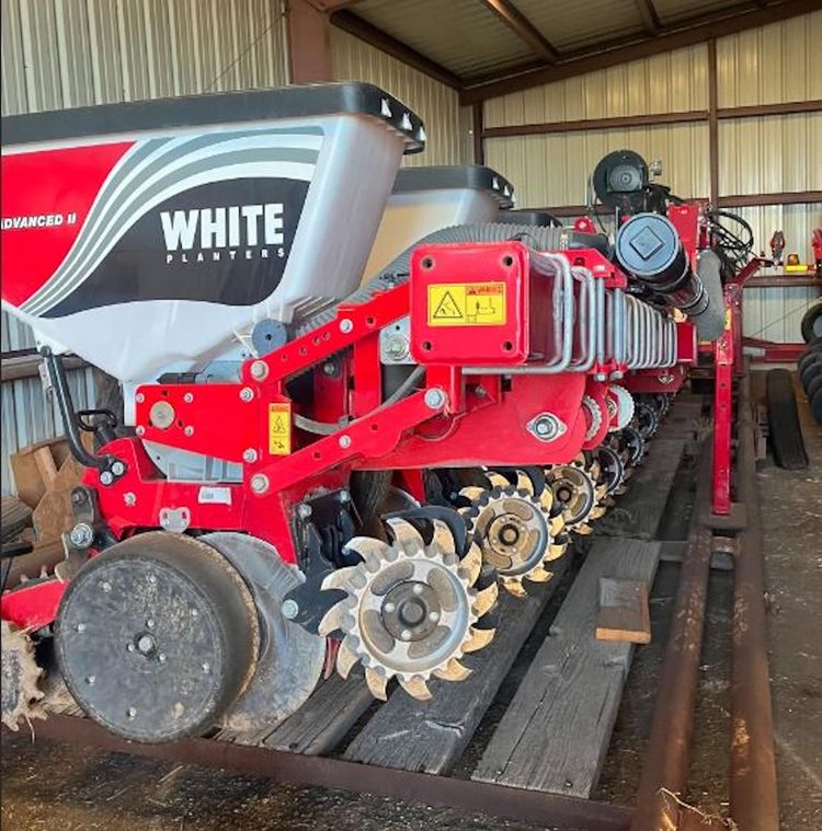 2019 WHITE 9776 PLANTER