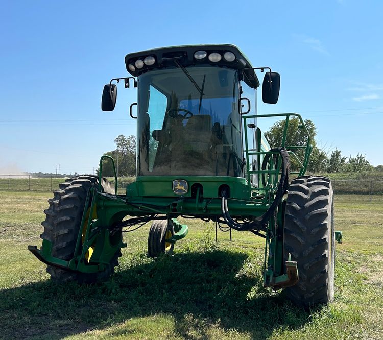 2011 JOHN DEERE R450 WINDROWER