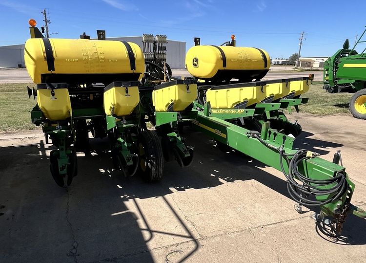 2005 JOHN DEERE 1760 PLANTER