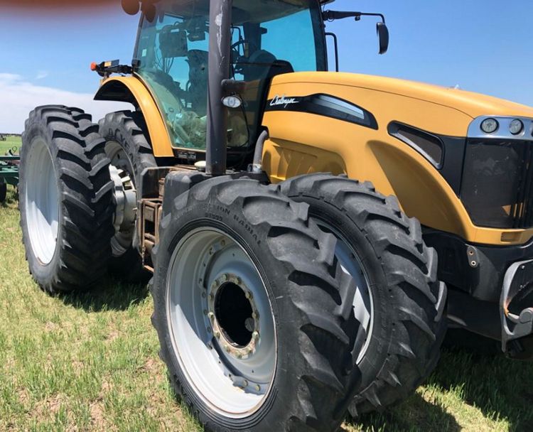 2011 CHALLENGER MT675C TRACTOR