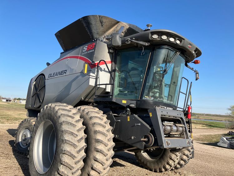2014 GLEANER S68 COMBINE