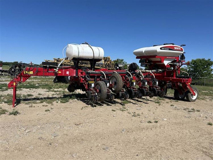 2009 WHITE 8816 PLANTER