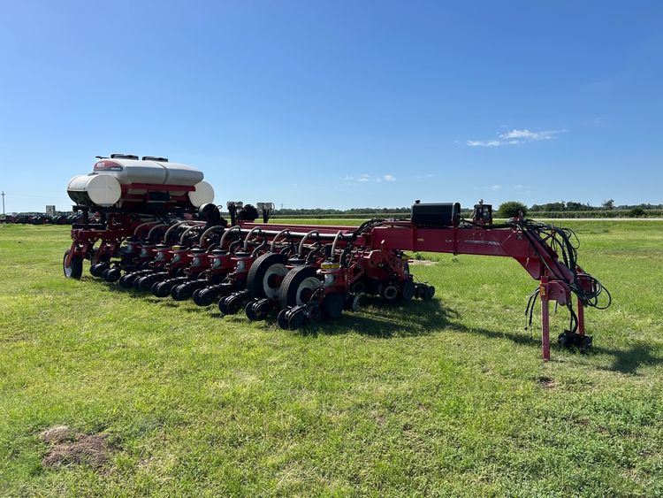 2012 WHITE 8824 PLANTER