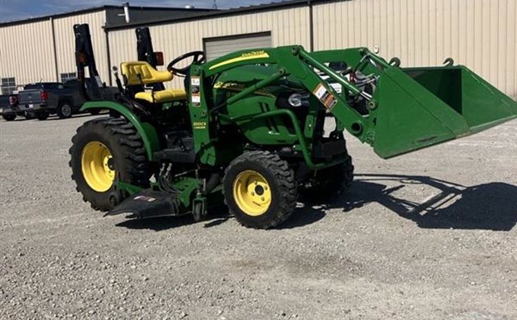 2010 JOHN DEERE 2320 TRACTOR