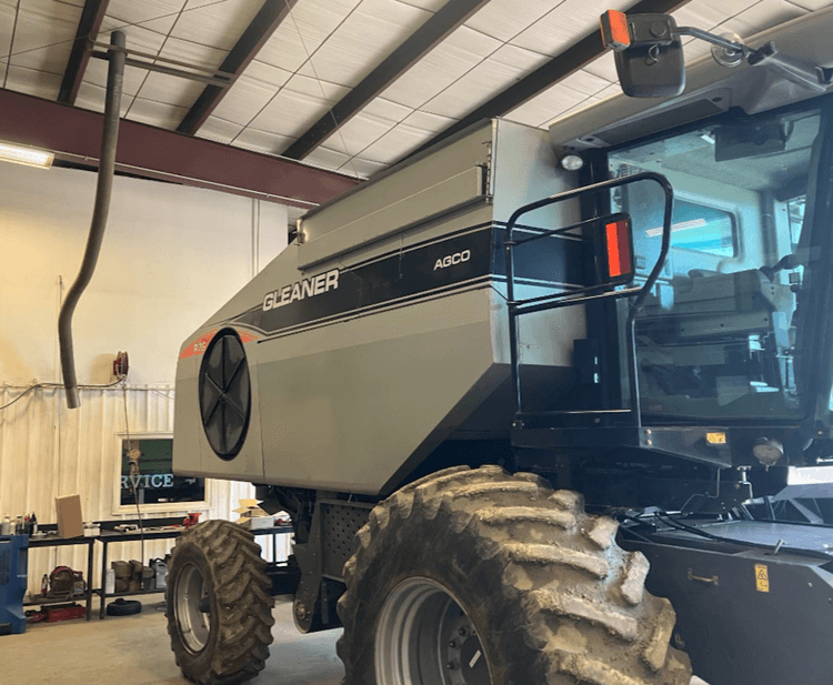 2009 GLEANER R76 COMBINE