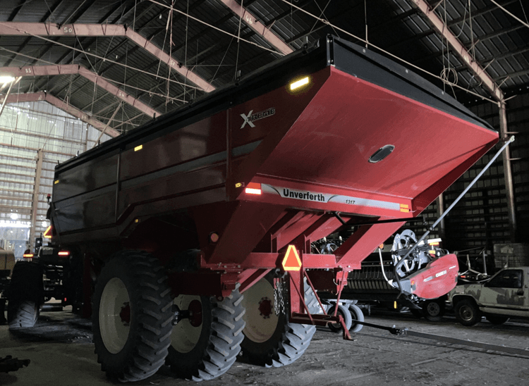2018 UNVERFERTH 1317 Grain Cart